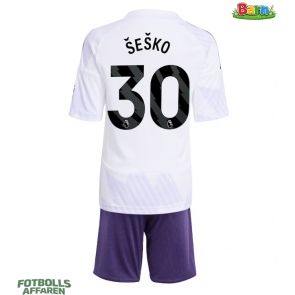 Manchester United Benjamin Sesko #30 Bortaställ Barn 2025-26 Kortärmad (+ Korta byxor)